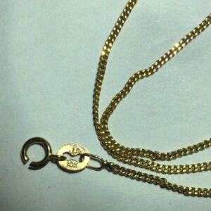 10K Gold Curb 20" Necklace 2.26 grams Clasp Needs repair Marked